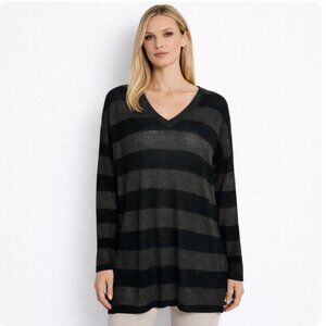 Vince Mercerized Wool Striped v-neck sweater womens size small black and gray